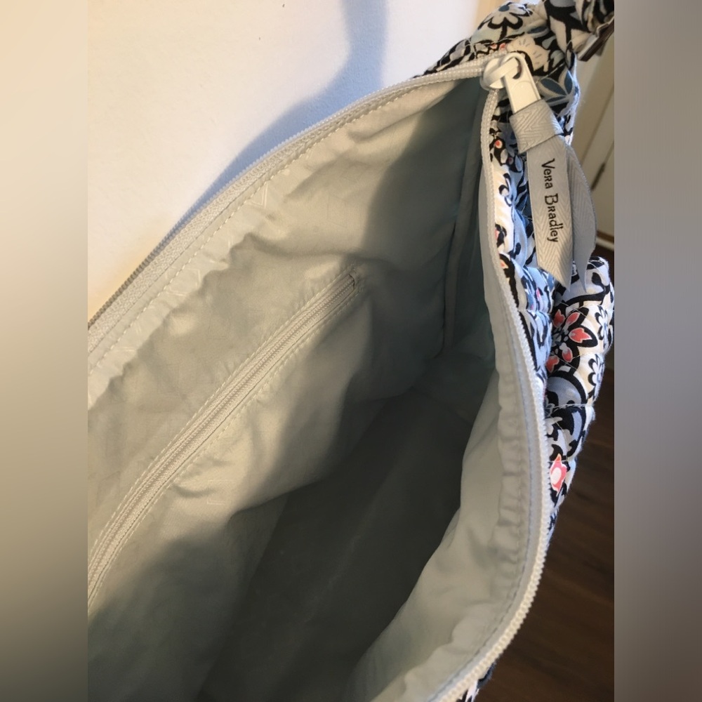 NWT Vera Bradley Messenger Bag. 
Pattern- Lisbon Medallion. - Picture 7 of 8